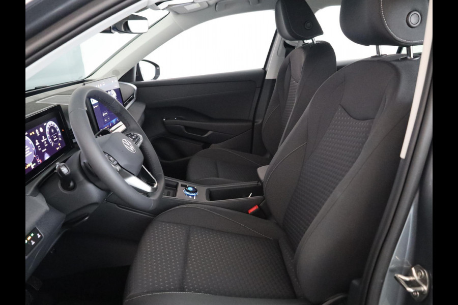Volkswagen T-Roc Limited Edition 1.5 eTSI 85 kW / 116 PK SUV 7 vers Achteruitrijcamera | Stoelverwarming | Carplay