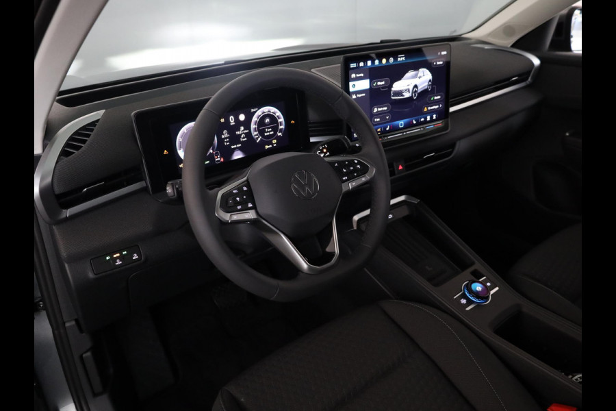 Volkswagen T-Roc Limited Edition 1.5 eTSI 85 kW / 116 PK SUV 7 vers Achteruitrijcamera | Stoelverwarming | Carplay