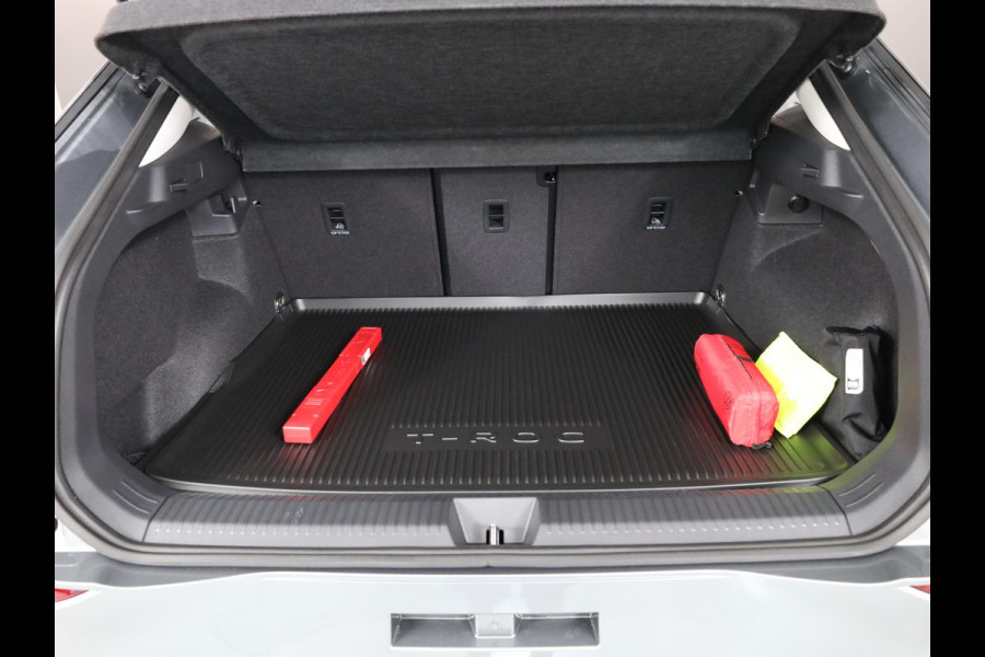 Volkswagen T-Roc Limited Edition 1.5 eTSI 85 kW / 116 PK SUV 7 vers Achteruitrijcamera | Stoelverwarming | Carplay