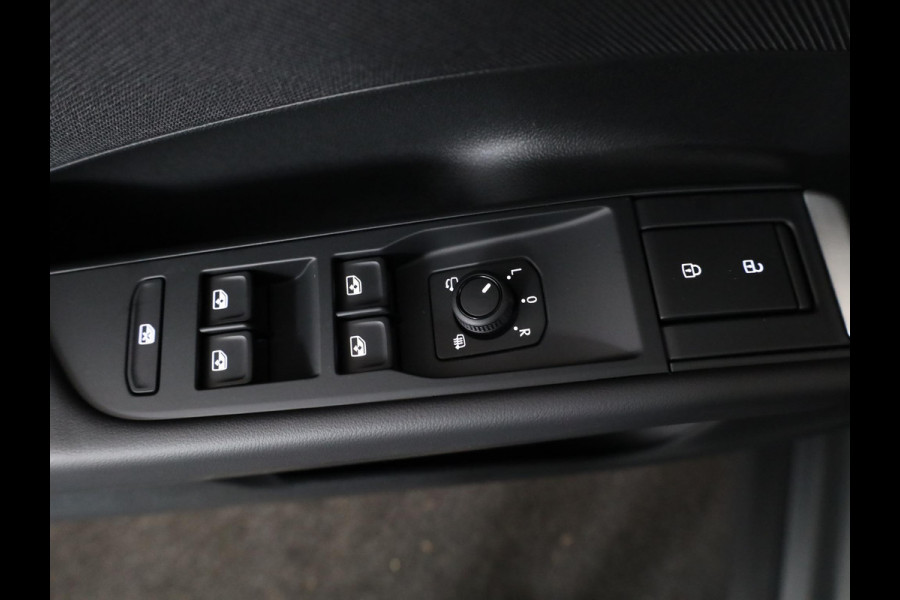 Volkswagen T-Roc Limited Edition 1.5 eTSI 85 kW / 116 PK SUV 7 vers Achteruitrijcamera | Stoelverwarming | Carplay