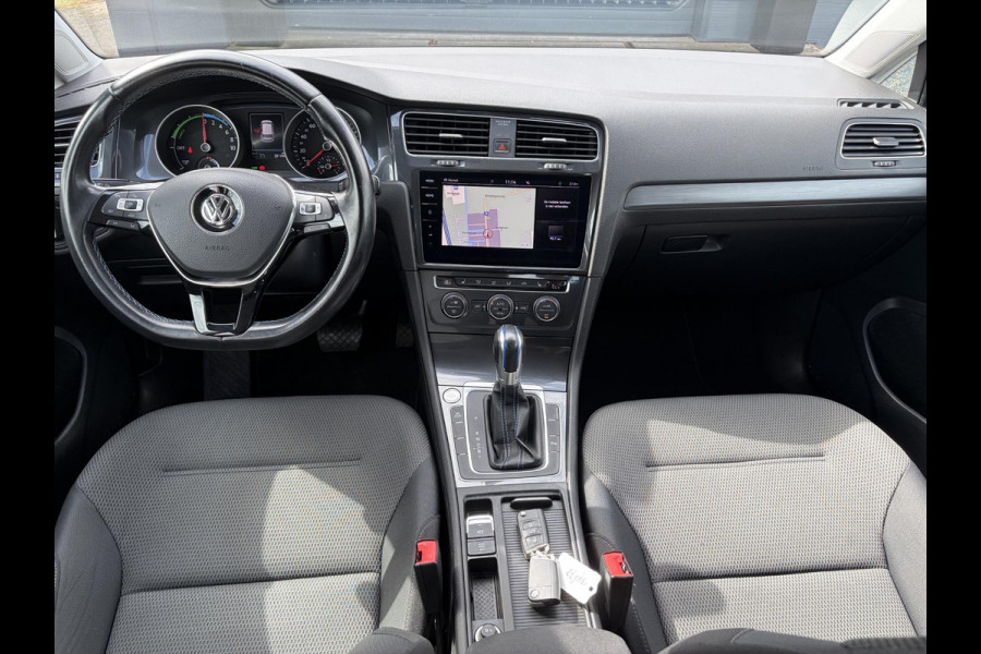 Volkswagen e-Golf e-Golf SOH88%,Draadloze telefoonlader,Camera,Carplay,Navi,Recent beurt gehad,Keyless,Warmtepomp,2e Eigenaar,Stoelverwarming,Pdc V+A,N.A.P,Nieuwe Apk bij Aflevering