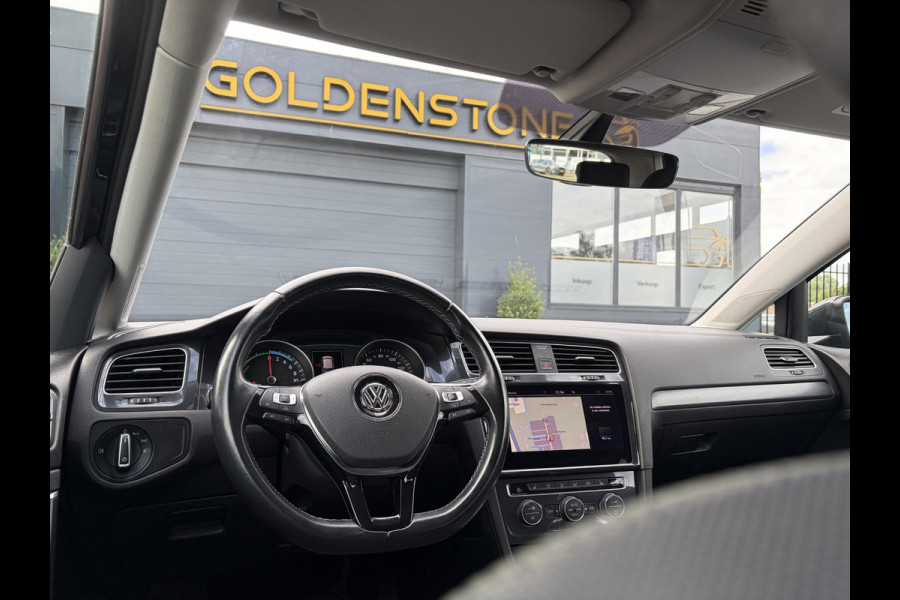 Volkswagen e-Golf e-Golf SOH88%,Draadloze telefoonlader,Camera,Carplay,Navi,Recent beurt gehad,Keyless,Warmtepomp,2e Eigenaar,Stoelverwarming,Pdc V+A,N.A.P,Nieuwe Apk bij Aflevering