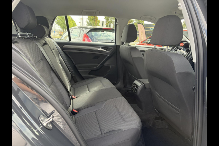 Volkswagen e-Golf e-Golf SOH88%,Draadloze telefoonlader,Camera,Carplay,Navi,Recent beurt gehad,Keyless,Warmtepomp,2e Eigenaar,Stoelverwarming,Pdc V+A,N.A.P,Nieuwe Apk bij Aflevering