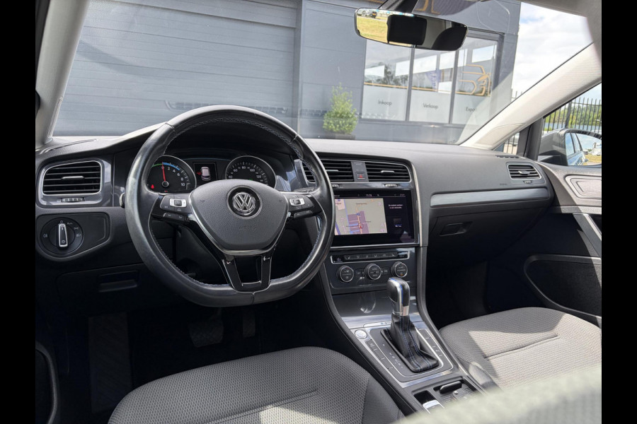Volkswagen e-Golf e-Golf SOH88%,Draadloze telefoonlader,Camera,Carplay,Navi,Recent beurt gehad,Keyless,Warmtepomp,2e Eigenaar,Stoelverwarming,Pdc V+A,N.A.P,Nieuwe Apk bij Aflevering