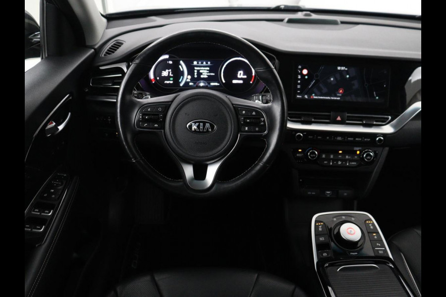 Kia e-Niro DynamicPlusLine 64 kWh | SOH 94,3% | Panoramadak | Memory | Leder | Stuur/stoel verwarming | Stoelventilatie | Dodehoek detectie | Cruise control | Carplay | Camera | Park assist | PHEV