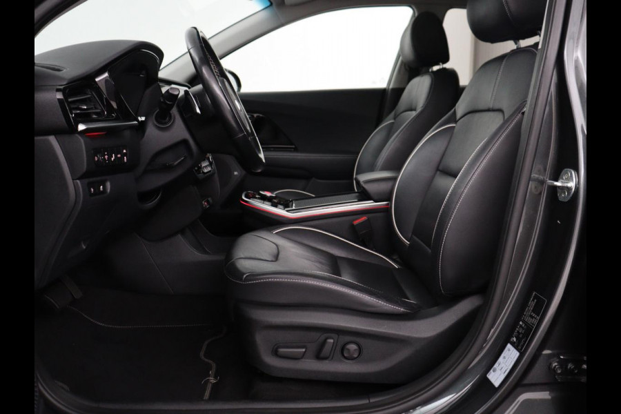 Kia e-Niro DynamicPlusLine 64 kWh | SOH 94,3% | Panoramadak | Memory | Leder | Stuur/stoel verwarming | Stoelventilatie | Dodehoek detectie | Cruise control | Carplay | Camera | Park assist | PHEV