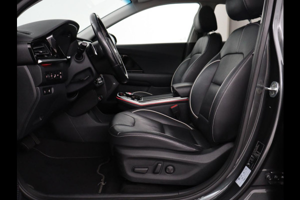 Kia e-Niro DynamicPlusLine 64 kWh | SOH 94,3% | Panoramadak | Memory | Leder | Stuur/stoel verwarming | Stoelventilatie | Dodehoek detectie | Cruise control | Carplay | Camera | Park assist | PHEV