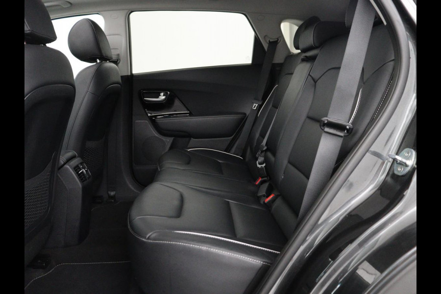 Kia e-Niro DynamicPlusLine 64 kWh | SOH 94,3% | Panoramadak | Memory | Leder | Stuur/stoel verwarming | Stoelventilatie | Dodehoek detectie | Cruise control | Carplay | Camera | Park assist | PHEV