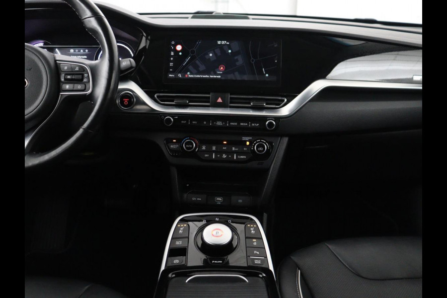 Kia e-Niro DynamicPlusLine 64 kWh | SOH 94,3% | Panoramadak | Memory | Leder | Stuur/stoel verwarming | Stoelventilatie | Dodehoek detectie | Cruise control | Carplay | Camera | Park assist | PHEV