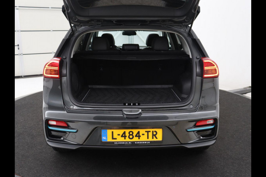 Kia e-Niro DynamicPlusLine 64 kWh | SOH 94,3% | Panoramadak | Memory | Leder | Stuur/stoel verwarming | Stoelventilatie | Dodehoek detectie | Cruise control | Carplay | Camera | Park assist | PHEV