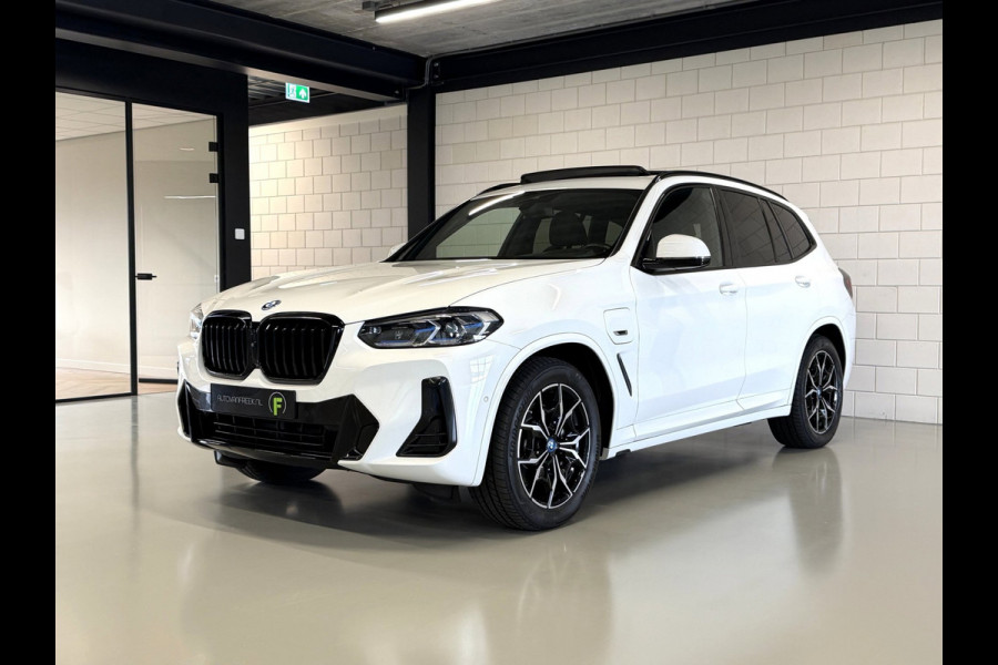 BMW X3 XDrive30e High Executive M Sport Shadow | PANO | TREKHAAK | 360 CAMERA | HEAD-UP | LASER | HARMAN KADON | ELEK STOELEN