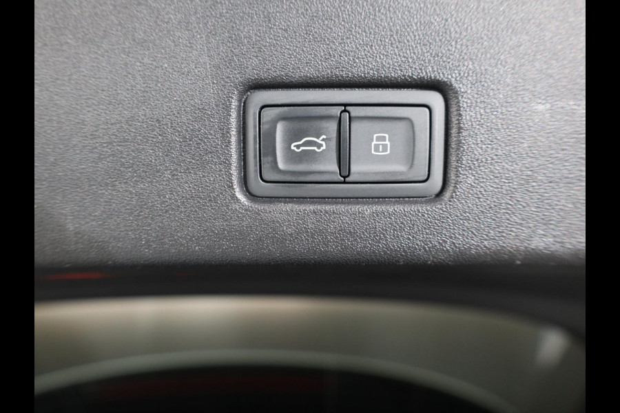 Audi Q4 e-tron 40 S line 77 kWh 204pk | SOH 91,30% | Panoramadak | Lederen bekleding | Lichtmetalen velgen | Matrix Led