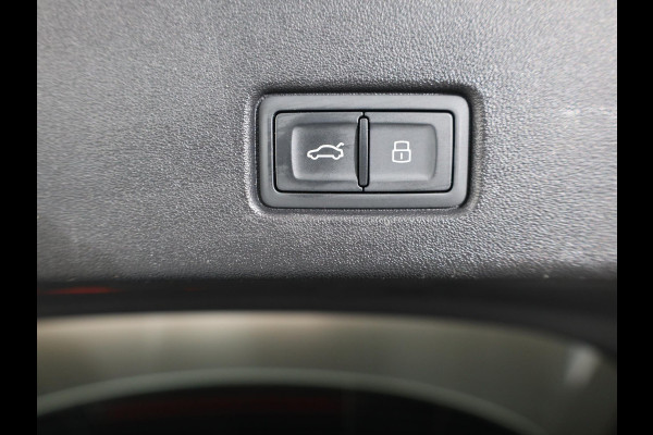 Audi Q4 e-tron 40 S line 77 kWh 204pk | SOH 91,30% | Panoramadak | Lederen bekleding | Lichtmetalen velgen | Matrix Led