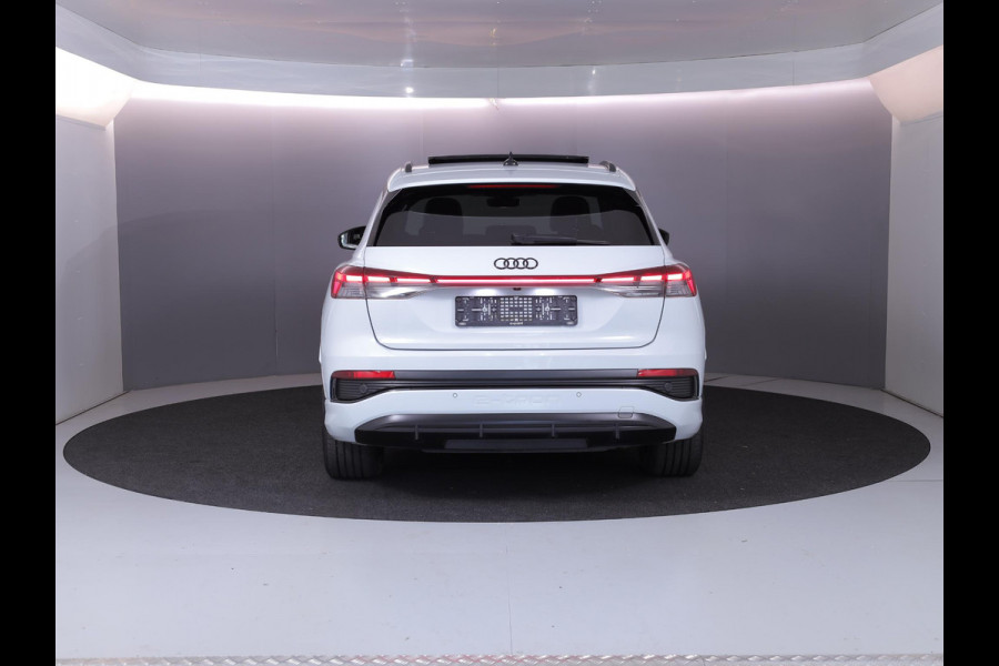 Audi Q4 e-tron 40 S line 77 kWh 204pk | SOH 91,30% | Panoramadak | Lederen bekleding | Lichtmetalen velgen | Matrix Led