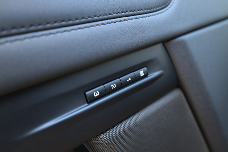 Land Rover Range Rover Evoque 1.5 P300e AWD R-Dynamic SE | BTW | VOL! | PANO | MERIDIAN SURROUND | HUD | MEMORY | DEALER ONDH |