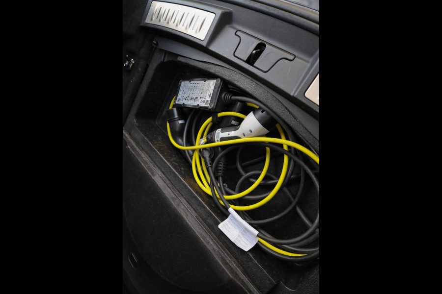 Land Rover Range Rover Evoque 1.5 P300e AWD R-Dynamic SE | BTW | VOL! | PANO | MERIDIAN SURROUND | HUD | MEMORY | DEALER ONDH |