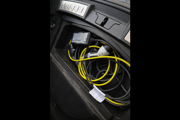 Land Rover Range Rover Evoque 1.5 P300e AWD R-Dynamic SE | BTW | VOL! | PANO | MERIDIAN SURROUND | HUD | MEMORY | DEALER ONDH |