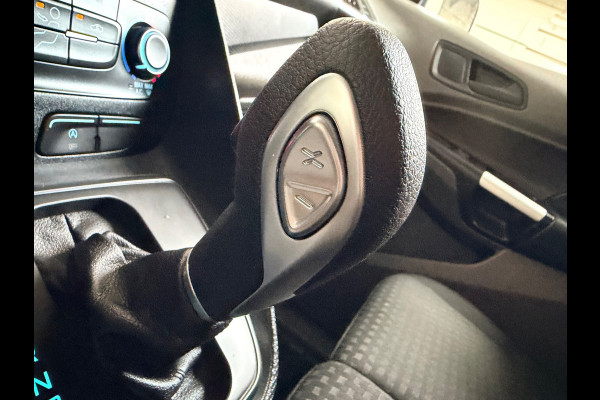 Ford Transit Connect L2H1 Automaat 1.5 EcoBlue 120pk euro6 3persoons Limited, Dakdragers, Trekhaak, RIJKLAARPRIJS!