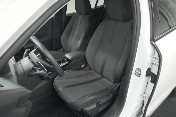 Peugeot 2008 PureTech 130 EAT8 Allure Pack | Camera | Parkeersensoren | Keyless Entry |  Apple Carplay