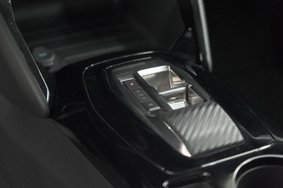 Peugeot 2008 PureTech 130 EAT8 Allure Pack | Camera | Parkeersensoren | Keyless Entry |  Apple Carplay