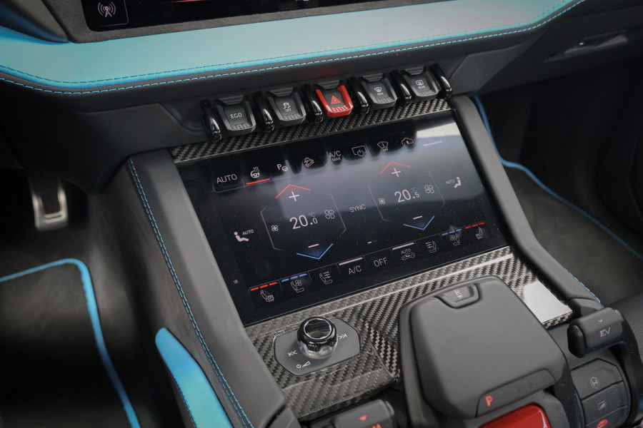 Lamborghini Urus SE 4.0 V8 Hybrid | AKRAPOVIC | ADAPTIVE | TREKHAAK | MASSAGE | STOELVERWARMING & VERKOELING | SUEDE HEMEL | B&O 3D AUDIO |