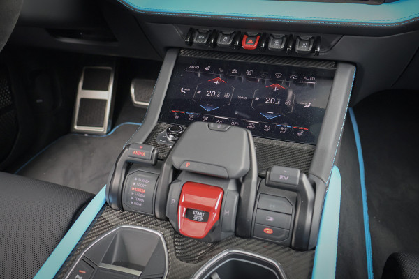 Lamborghini Urus SE 4.0 V8 Hybrid | AKRAPOVIC | ADAPTIVE | TREKHAAK | MASSAGE | STOELVERWARMING & VERKOELING | SUEDE HEMEL | B&O 3D AUDIO |