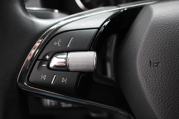 Škoda Kamiq 1.0 TSI 110pk Automaat Life Navigatie Apple Carplay/Android Auto Airco Dab Led Adaptive Cruise Control Verwarmde voorstoelen