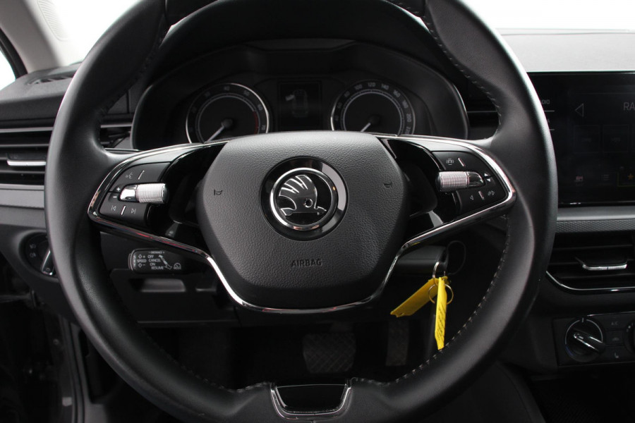 Škoda Kamiq 1.0 TSI 110pk Automaat Life Navigatie Apple Carplay/Android Auto Airco Dab Led Adaptive Cruise Control Verwarmde voorstoelen