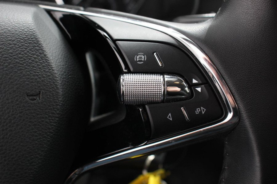 Škoda Kamiq 1.0 TSI 110pk Automaat Life Navigatie Apple Carplay/Android Auto Airco Dab Led Adaptive Cruise Control Verwarmde voorstoelen
