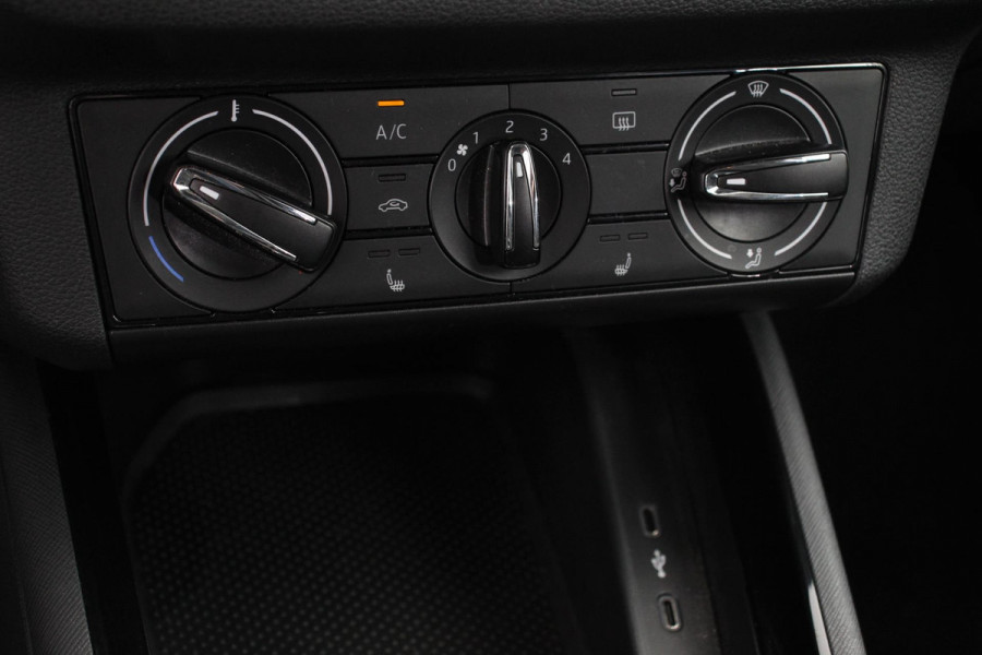 Škoda Kamiq 1.0 TSI 110pk Automaat Life Navigatie Apple Carplay/Android Auto Airco Dab Led Adaptive Cruise Control Verwarmde voorstoelen