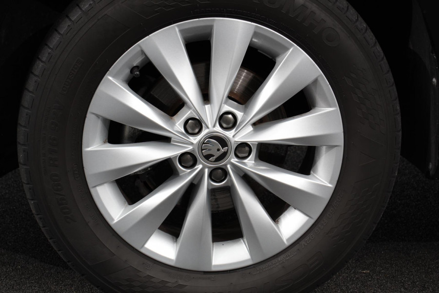 Škoda Kamiq 1.0 TSI 110pk Automaat Life Navigatie Apple Carplay/Android Auto Airco Dab Led Adaptive Cruise Control Verwarmde voorstoelen