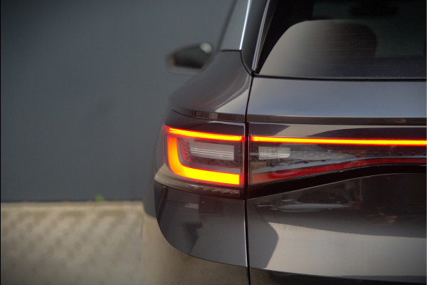 Volkswagen ID.4 First 77 kWh | Stoelverwarming | Stuurverwarming | Adaptive Cruise Control | Navigatie | Apple Carplay | Keyless | Camera | Parkeersensoren | NAP | BTW | SOH 92,01%