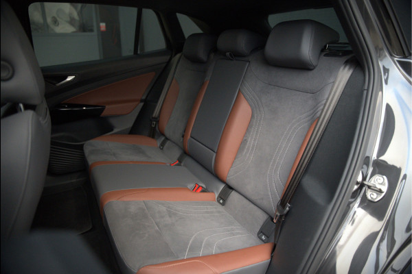 Volkswagen ID.4 First 77 kWh | Stoelverwarming | Stuurverwarming | Adaptive Cruise Control | Navigatie | Apple Carplay | Keyless | Camera | Parkeersensoren | NAP | BTW | SOH 92,01%
