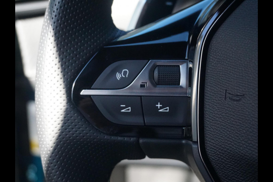 Peugeot 2008 1.2 Hybrid 145 GT l 360 Camera l Navigatie l Keyless entry l Apple Carplay/Android Auto