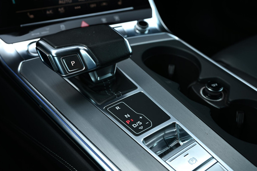 Audi A6 Avant 50 TDI quattro Design Pro Line Plus | Panoramadak | Night Vision | B&O | HUD | 360 Camera | Achterasbesturing | ACC | Memory Seats | Soft Close | Luchtvering | Trekhaak | Ambiance Interieur |