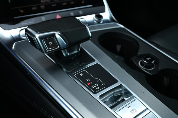 Audi A6 Avant 50 TDI quattro Design Pro Line Plus | Panoramadak | Night Vision | B&O | HUD | 360 Camera | Achterasbesturing | ACC | Memory Seats | Soft Close | Luchtvering | Trekhaak | Ambiance Interieur |