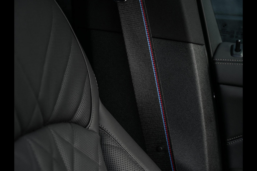 BMW X5 xDrive50e M-Sport Pro | Panoramadak | Harman/Kardon | HUD | Iconic Glow | Integral Active Steering | Memory Seats | Ambiance Interieur | Trekhaak |