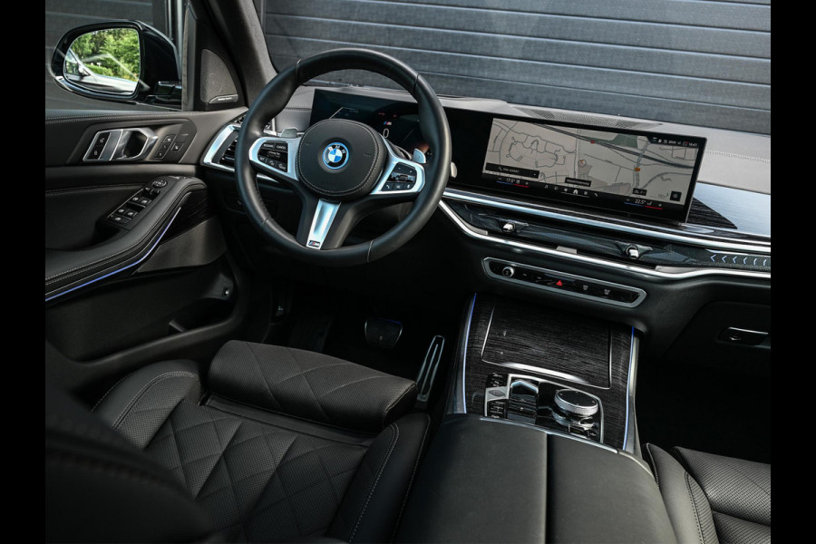 BMW X5 xDrive50e M-Sport Pro | Panoramadak | Harman/Kardon | HUD | Iconic Glow | Integral Active Steering | Memory Seats | Ambiance Interieur | Trekhaak |