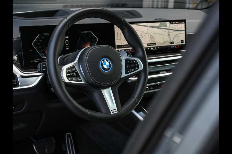BMW X5 xDrive50e M-Sport Pro | Panoramadak | Harman/Kardon | HUD | Iconic Glow | Integral Active Steering | Memory Seats | Ambiance Interieur | Trekhaak |