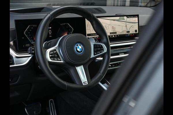 BMW X5 xDrive50e M-Sport Pro | Panoramadak | Harman/Kardon | HUD | Iconic Glow | Integral Active Steering | Memory Seats | Ambiance Interieur | Trekhaak |