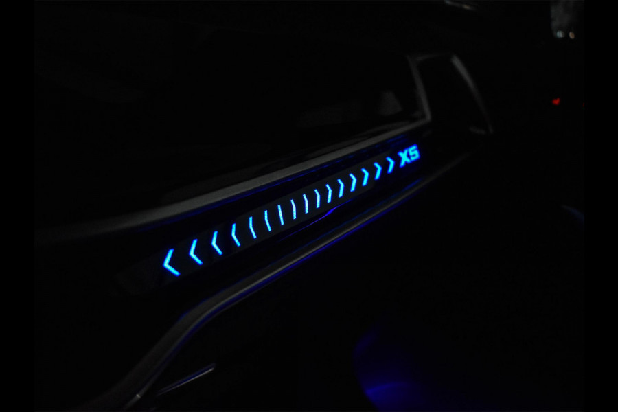 BMW X5 xDrive50e M-Sport Pro | Panoramadak | Harman/Kardon | HUD | Iconic Glow | Integral Active Steering | Memory Seats | Ambiance Interieur | Trekhaak |