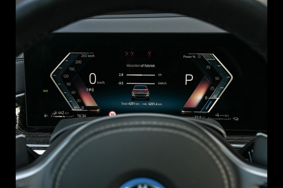 BMW X5 xDrive50e M-Sport Pro | Panoramadak | Harman/Kardon | HUD | Iconic Glow | Integral Active Steering | Memory Seats | Ambiance Interieur | Trekhaak |