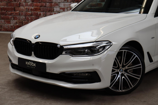 BMW 5 Serie Sedan 530i High Executive Sport Line Automaat / Navigatiesysteem Professional / Schuif-/kanteldak / Active Protection / Sfeerverlichting / Comfortstoelen / 20 Inch / Soft Close / Adaptieve LED-koplamp / Driving Assistant / Extra Getint Glas