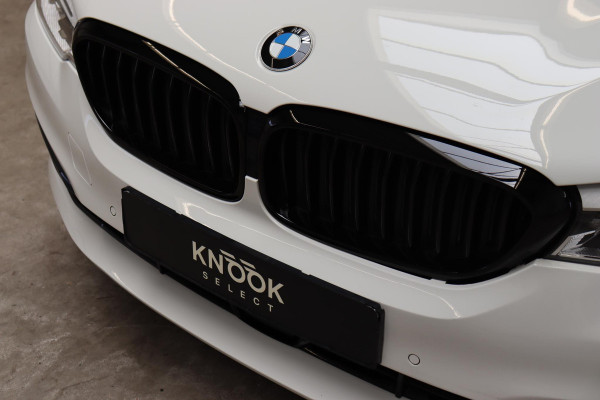 BMW 5 Serie Sedan 530i High Executive Sport Line Automaat / Navigatiesysteem Professional / Schuif-/kanteldak / Active Protection / Sfeerverlichting / Comfortstoelen / 20 Inch / Soft Close / Adaptieve LED-koplamp / Driving Assistant / Extra Getint Glas