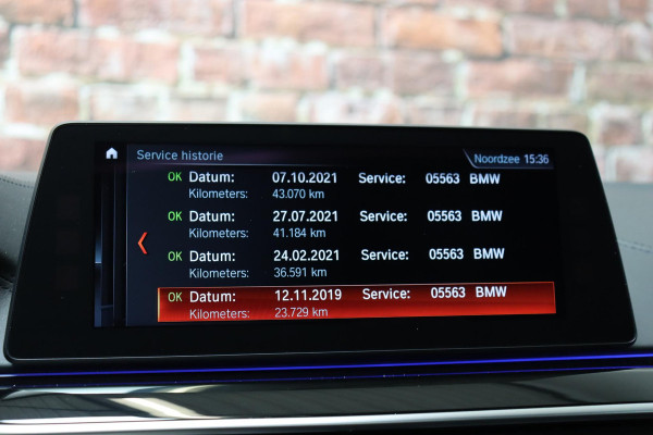 BMW 5 Serie Sedan 530i High Executive Sport Line Automaat / Navigatiesysteem Professional / Schuif-/kanteldak / Active Protection / Sfeerverlichting / Comfortstoelen / 20 Inch / Soft Close / Adaptieve LED-koplamp / Driving Assistant / Extra Getint Glas