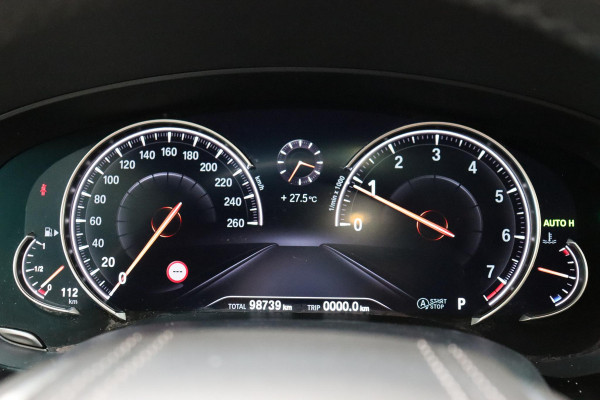 BMW 5 Serie Sedan 530i High Executive Sport Line Automaat / Navigatiesysteem Professional / Schuif-/kanteldak / Active Protection / Sfeerverlichting / Comfortstoelen / 20 Inch / Soft Close / Adaptieve LED-koplamp / Driving Assistant / Extra Getint Glas