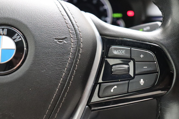 BMW 5 Serie Sedan 530i High Executive Sport Line Automaat / Navigatiesysteem Professional / Schuif-/kanteldak / Active Protection / Sfeerverlichting / Comfortstoelen / 20 Inch / Soft Close / Adaptieve LED-koplamp / Driving Assistant / Extra Getint Glas
