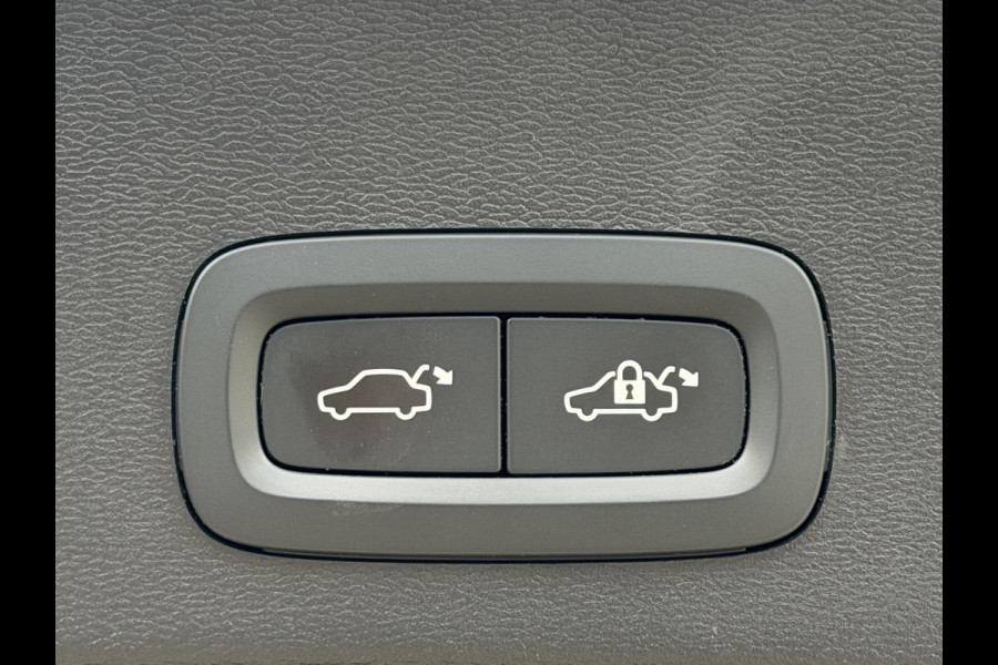 Volvo XC40 1.5 T4 Plug-in hybrid Ultimate Dark |Pano|H/K|360Cam|Memory|PilotAssit|Trekhaak|BLIS|ThunderGrey