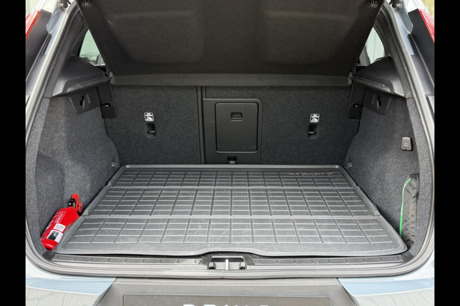 Volvo XC40 1.5 T4 Plug-in hybrid Ultimate Dark |Pano|H/K|360Cam|Memory|PilotAssit|Trekhaak|BLIS|ThunderGrey