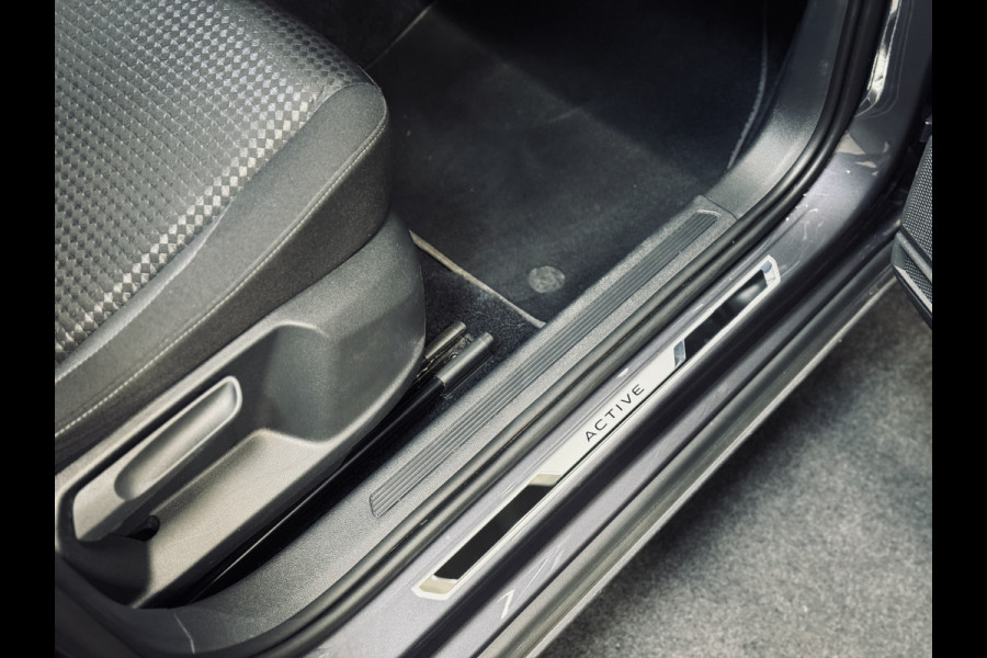 Volkswagen T-Cross 1.0 TSI Active | Camera | ACC | Trekhaak